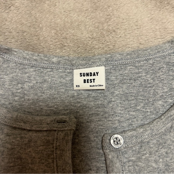 Aritzia Sunday Best Apple Longsleeve - Picture 3 of 3